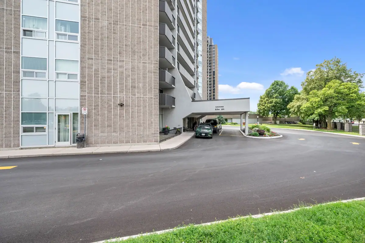 PH6 1380 Prince of Wales Drive photo 2