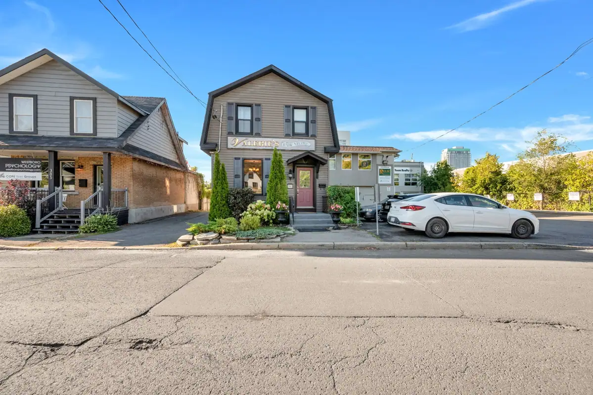 383 Danforth Avenue photo 2