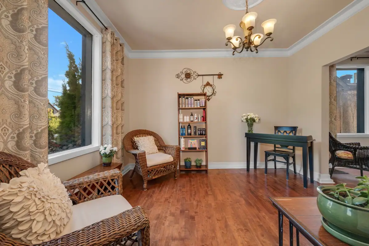 383 Danforth Avenue photo 5