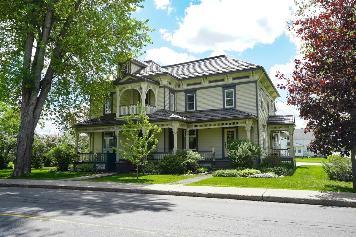 3302 Main Street photo 2