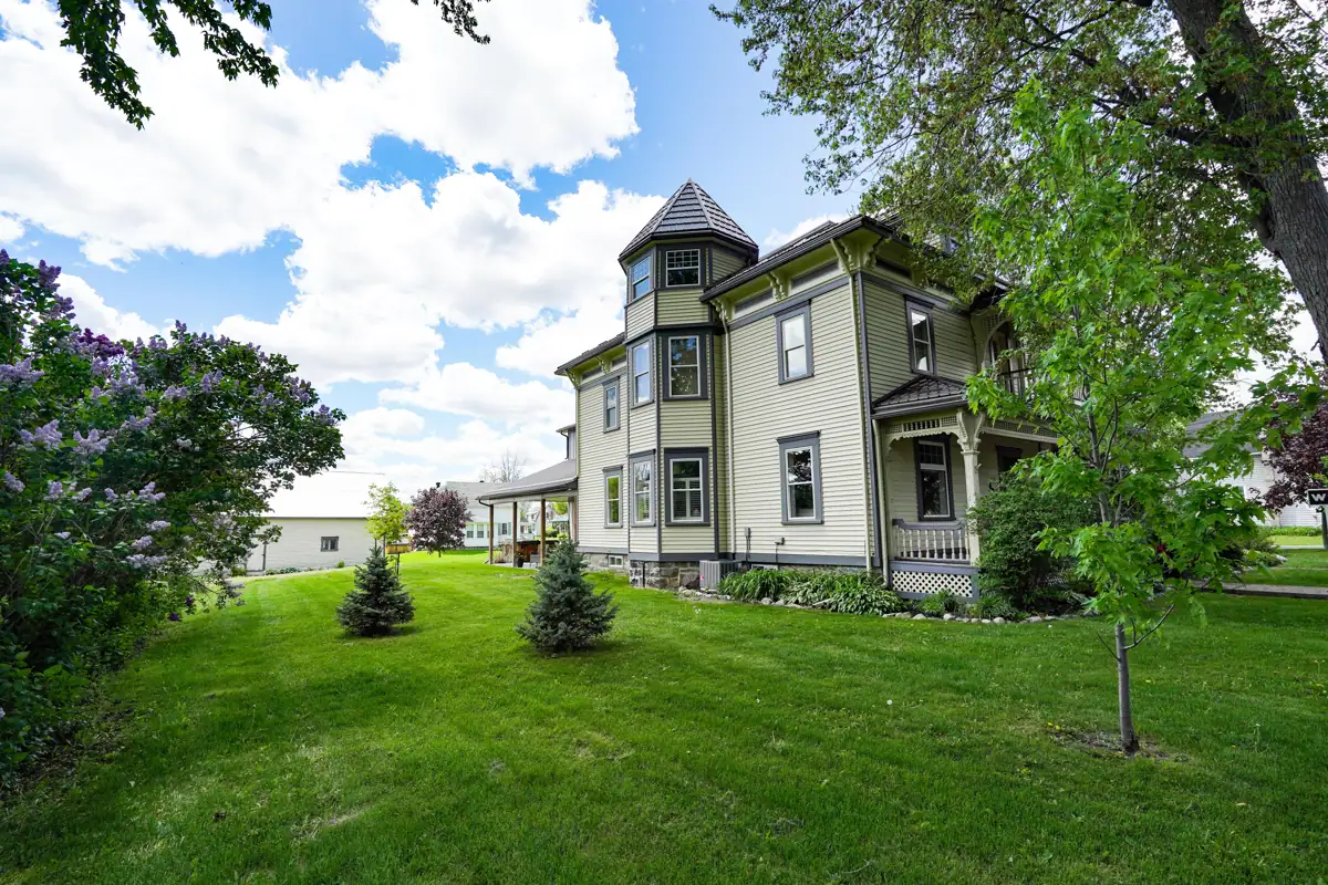 3302 Main Street photo 5