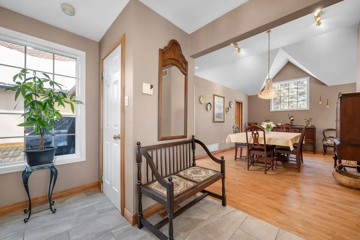 7681 Settler's Way photo 5
