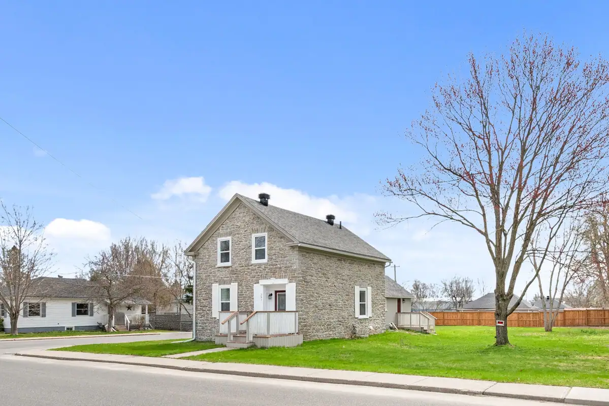 297 Park Street East, Prescott