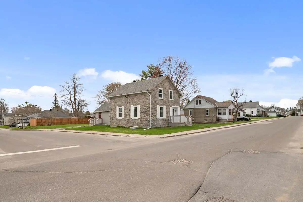297 Park Street East photo 5