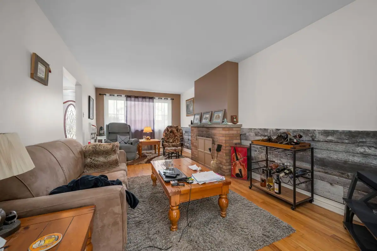144 Viewmount Drive photo 4