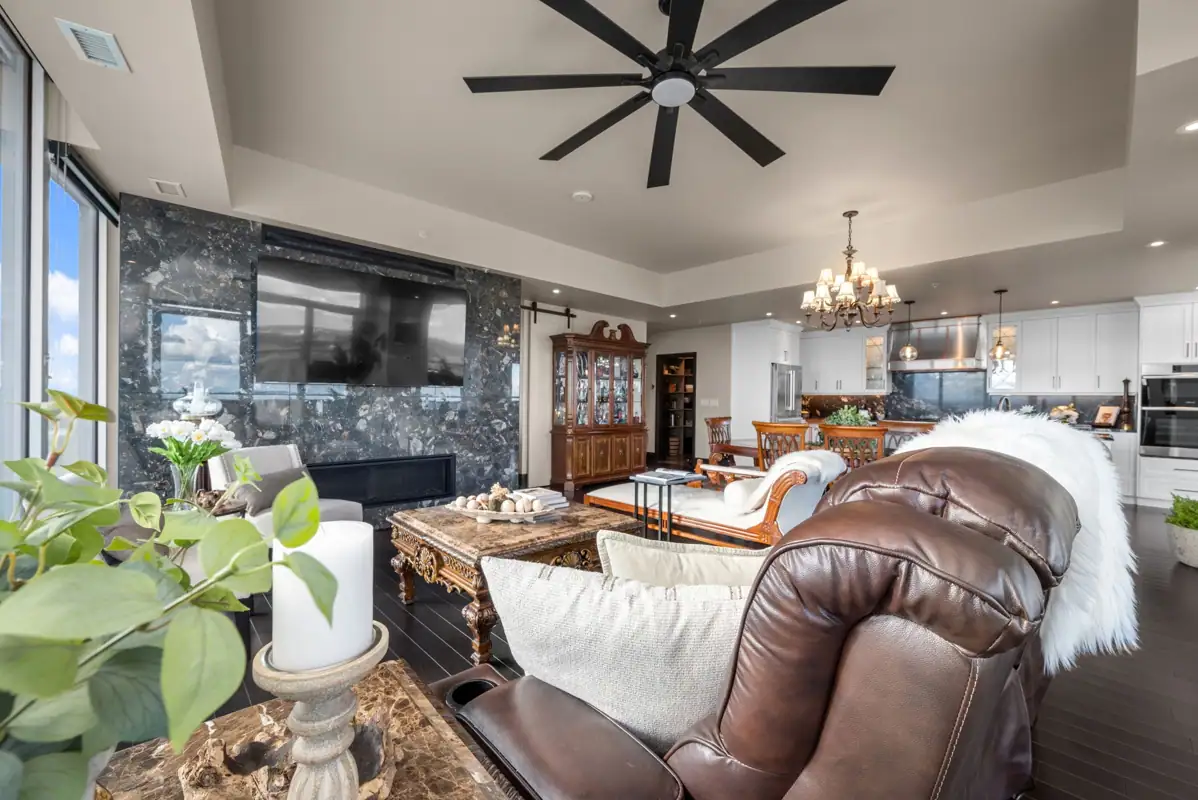 4101 805 Carling Avenue photo 3