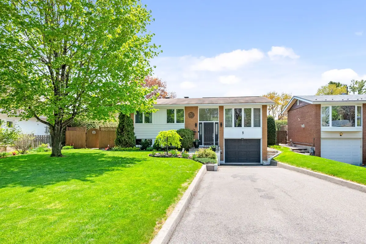5 West Herrington Court photo 2