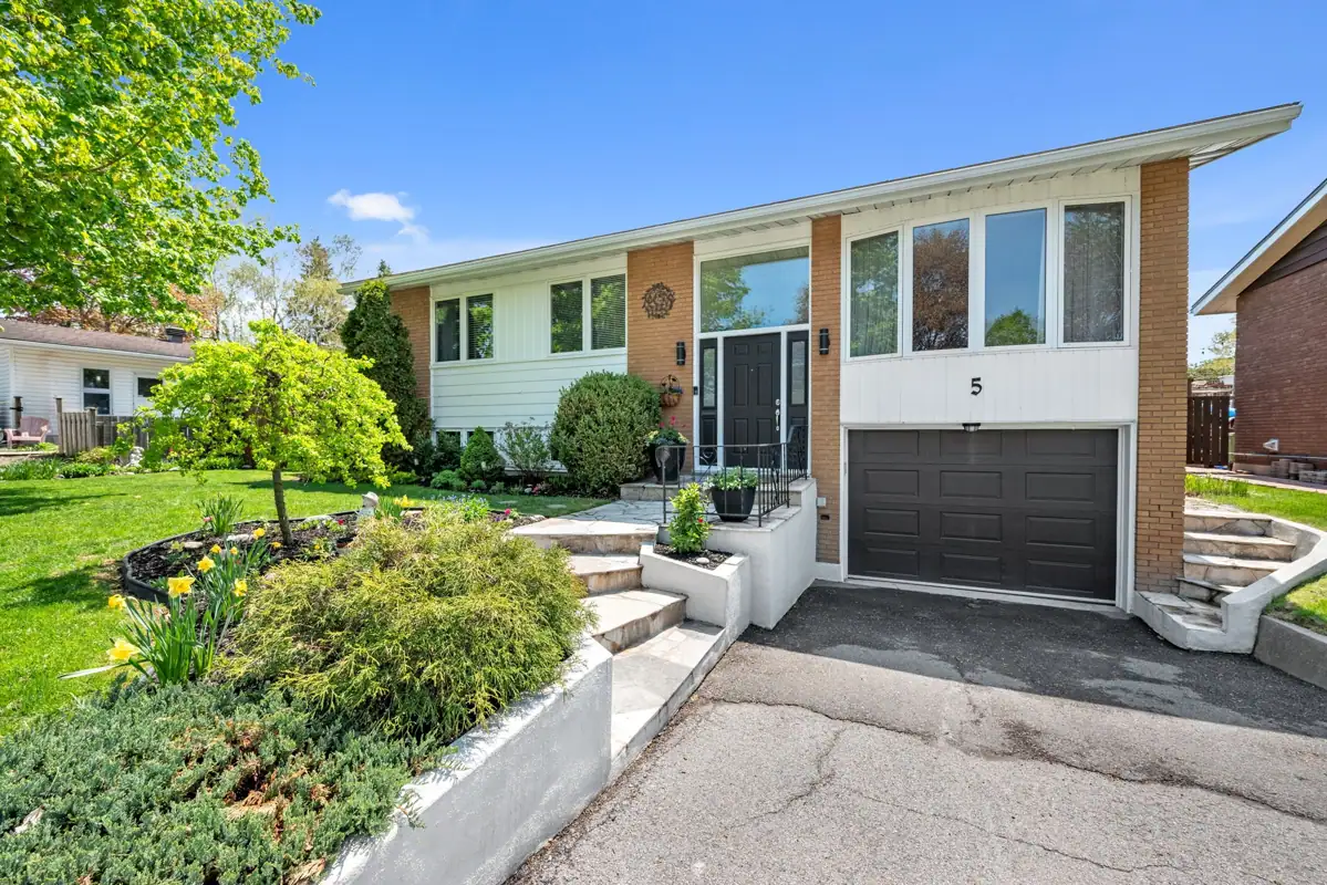5 West Herrington Court photo 3