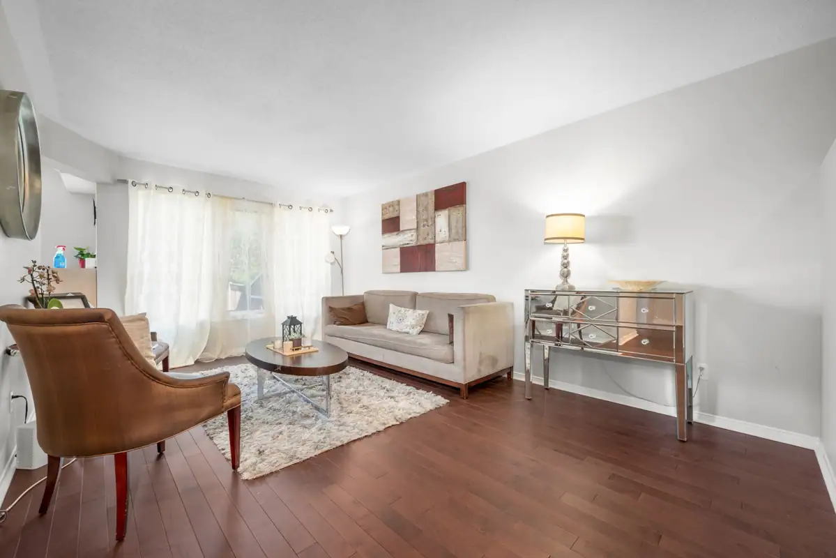 1104 Candlewood Street photo 3