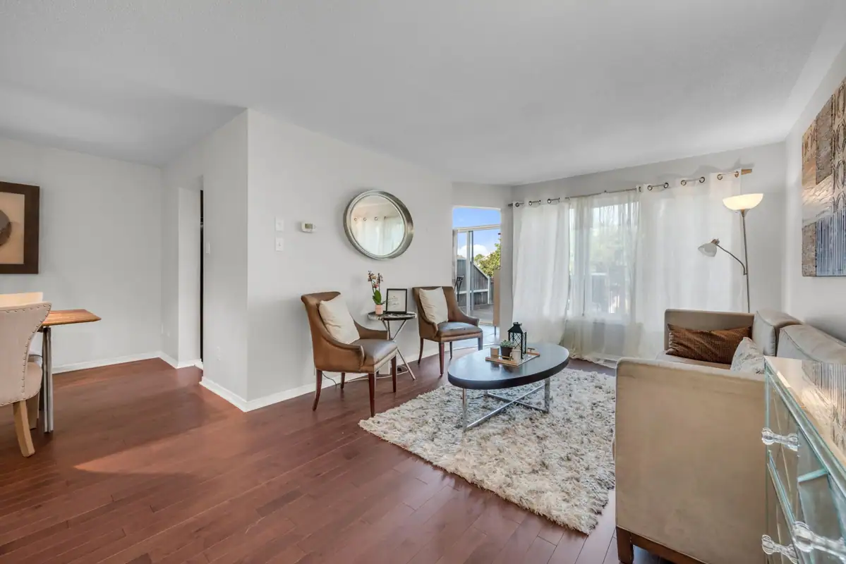 1104 Candlewood Street photo 4