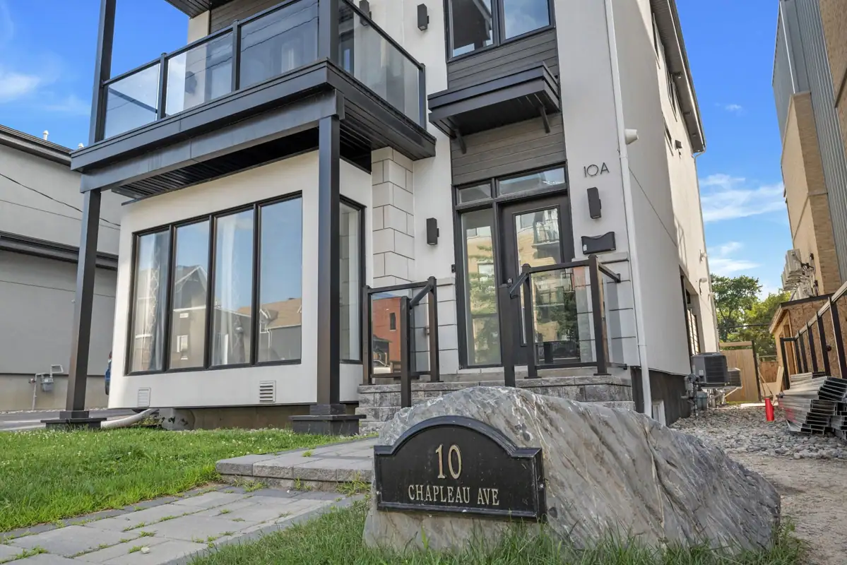 10A Chapleau Avenue photo 3