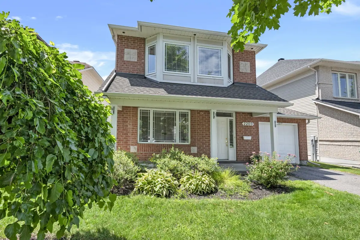 2269 Sandman Cres photo 2