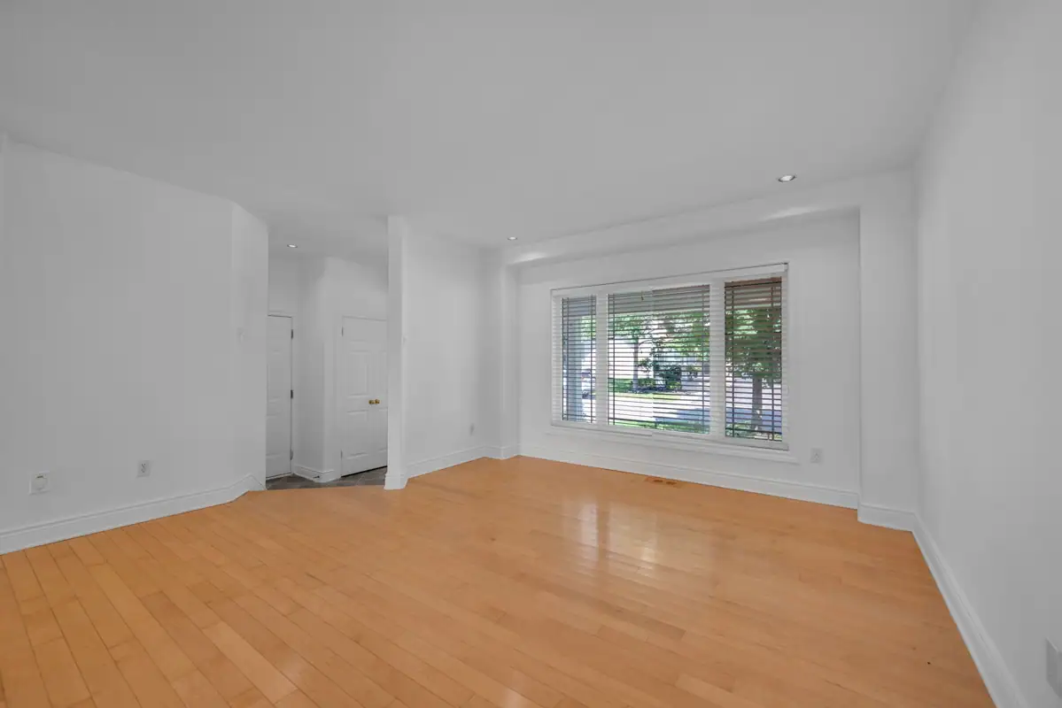 2269 Sandman Cres photo 5