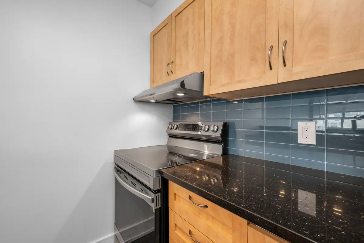 902 154 Nelson Street photo 4