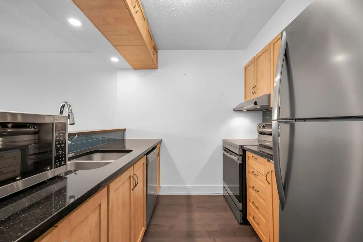 902 154 Nelson Street photo 5