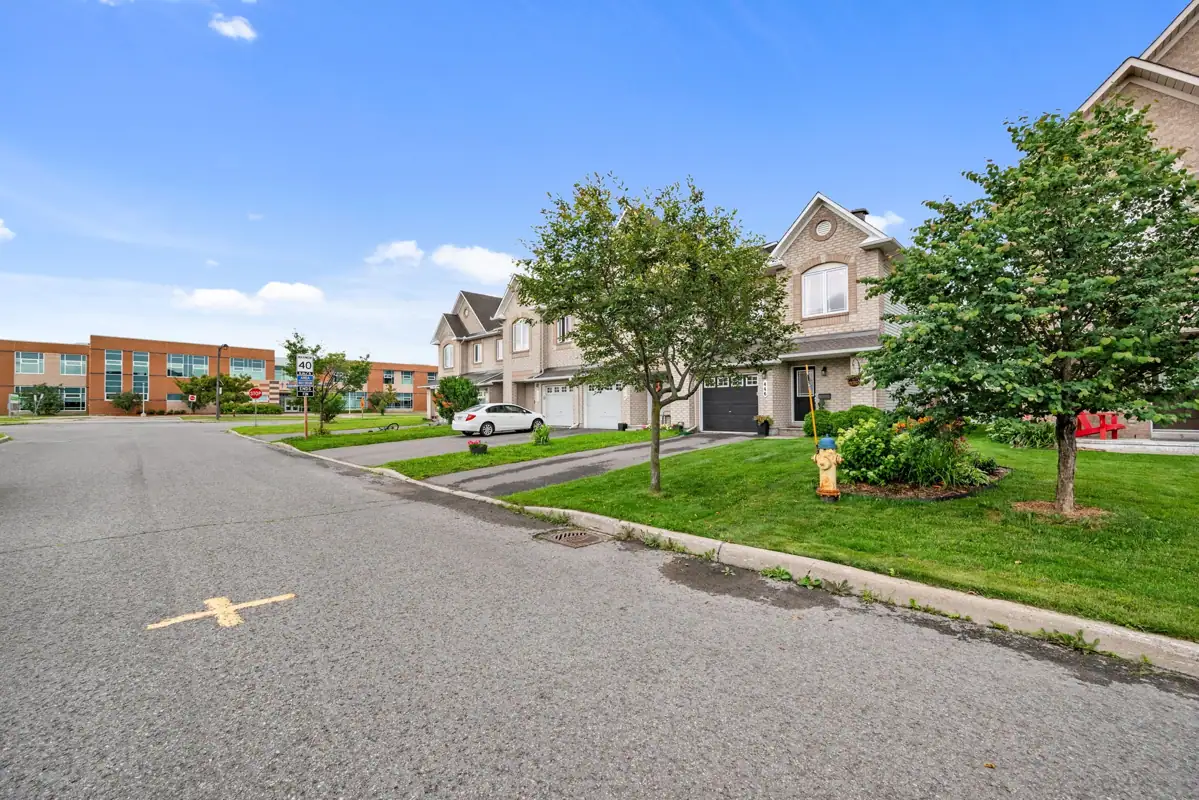 446 Goldenbrook Way photo 3