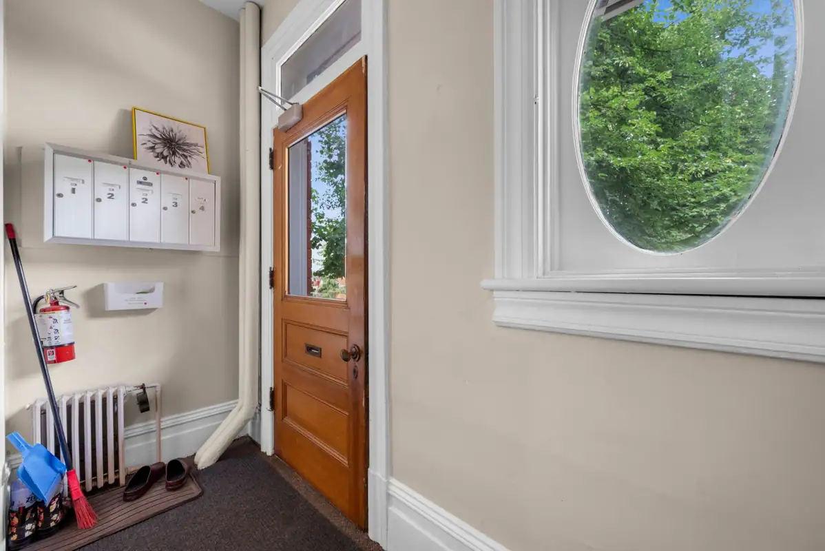 120 Strathcona Avenue photo 5