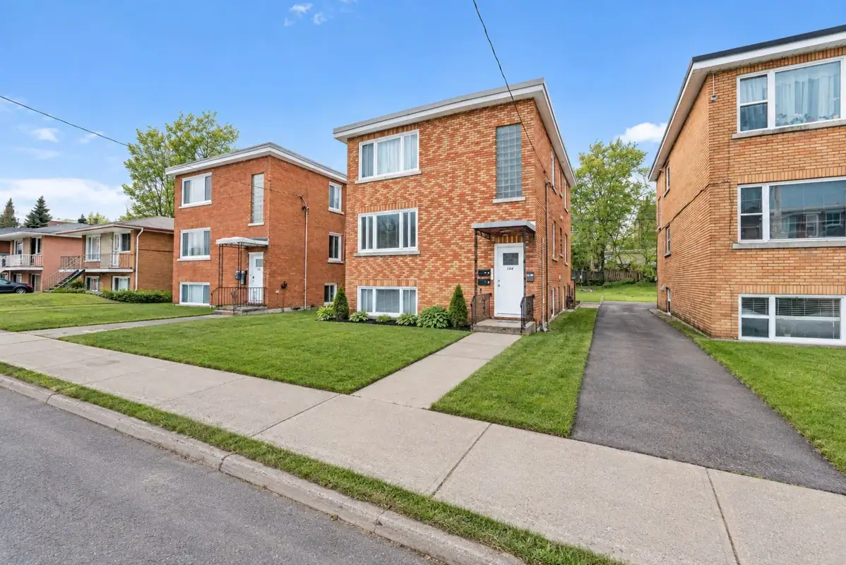 134 Jolliet Avenue photo 2