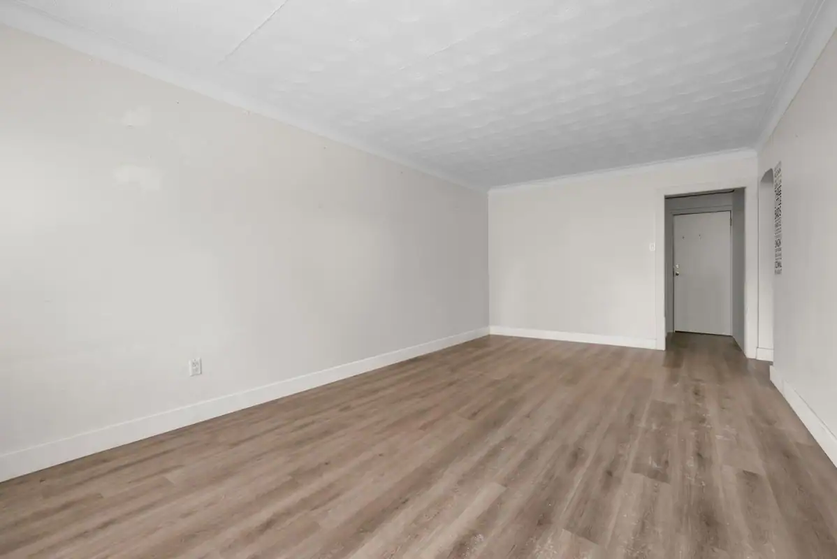134 Jolliet Avenue photo 5
