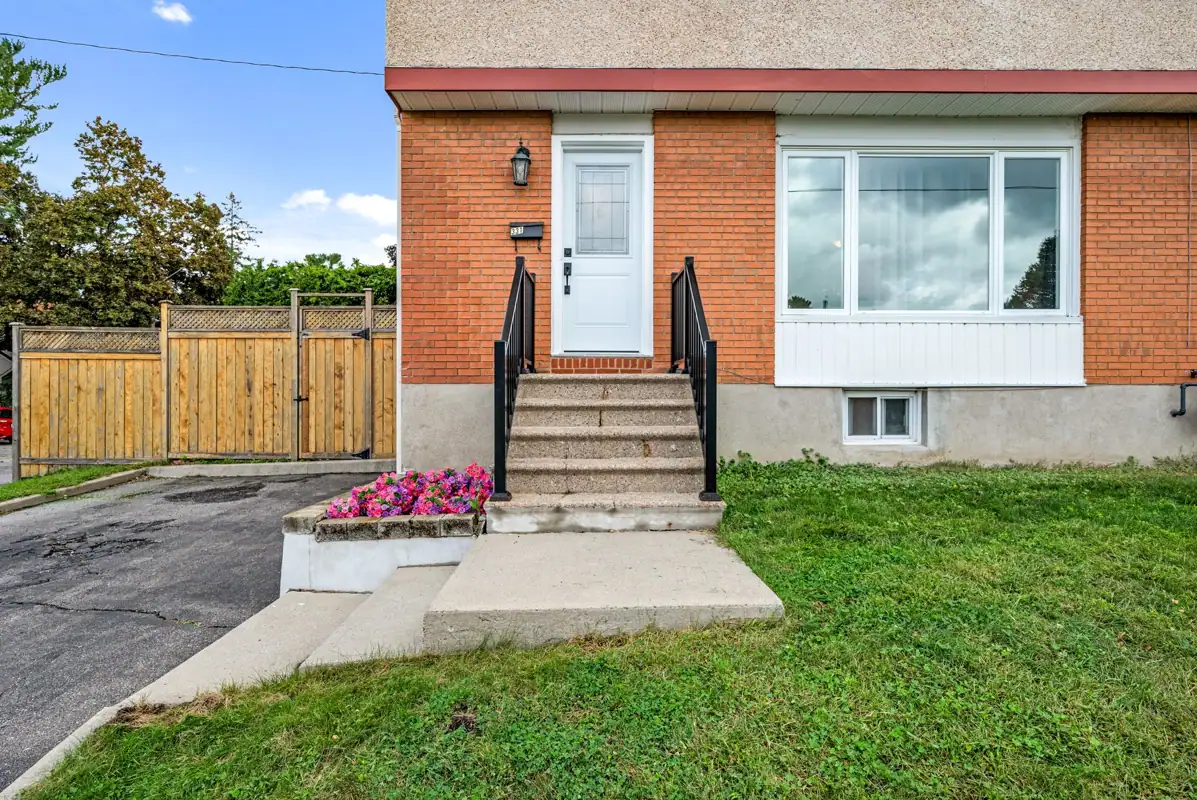 331 Britannia Rd photo 3