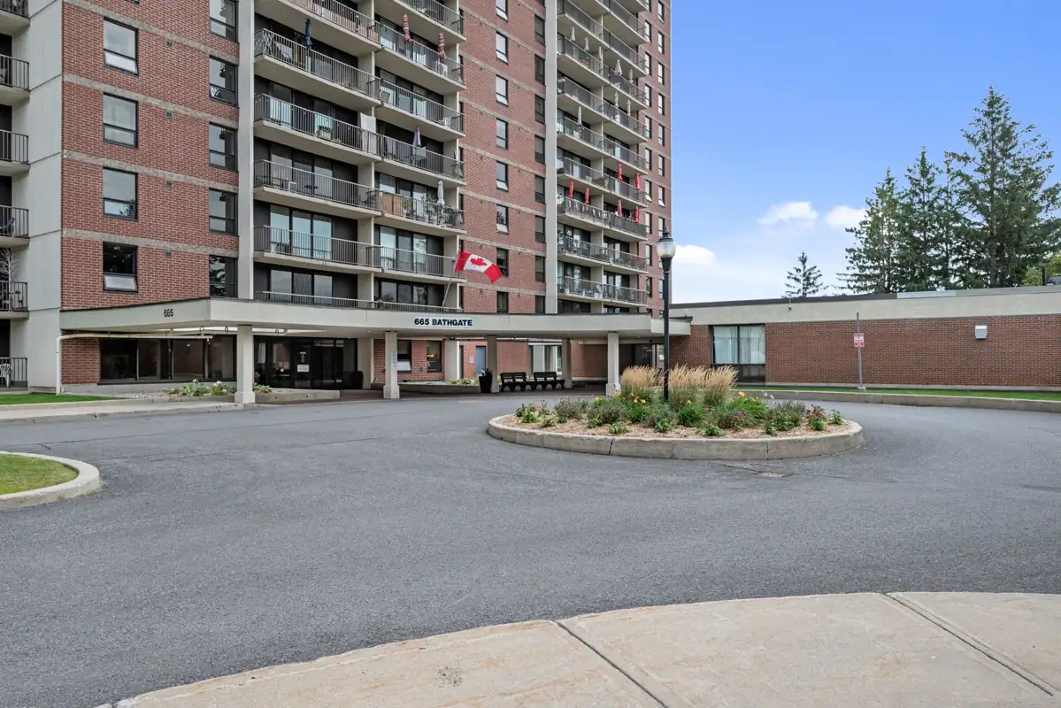 1709 665 Bathgate Drive photo 2
