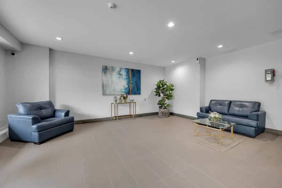 1709 665 Bathgate Drive photo 3