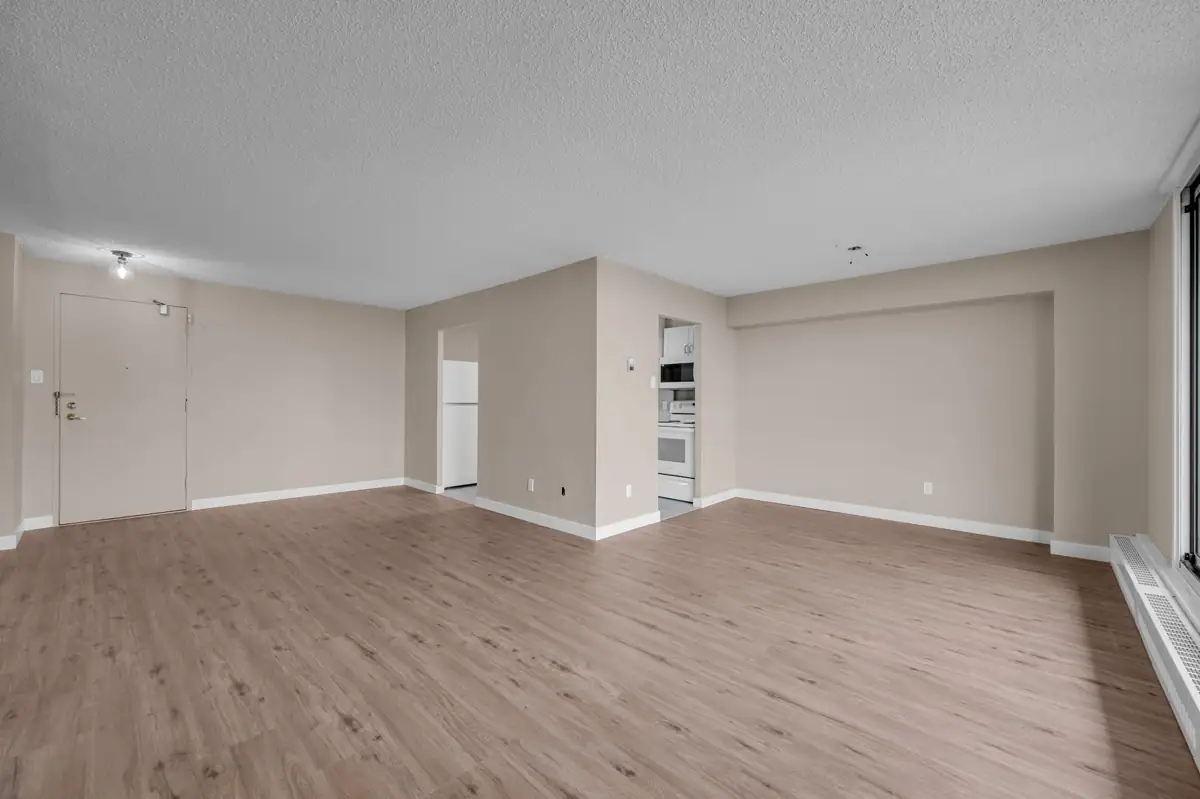 1709 665 Bathgate Drive photo 5