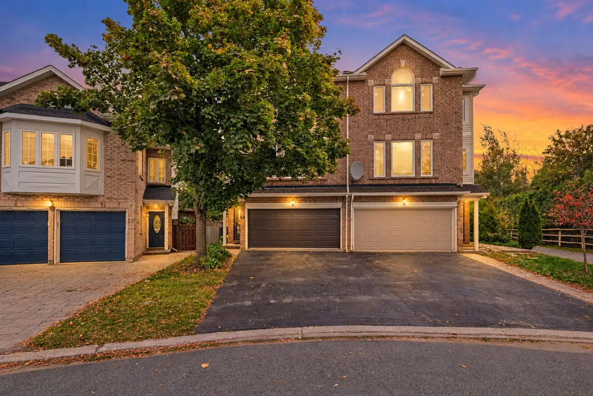 54 Castle Glen Crescent, Glencairn