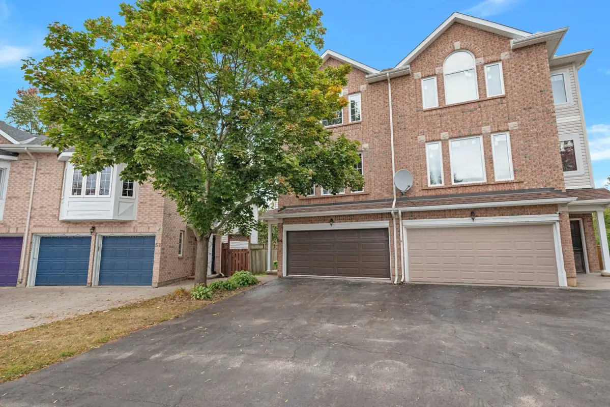 54 Castle Glen Crescent photo 2