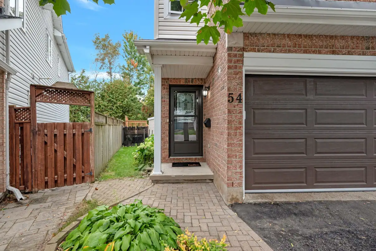 54 Castle Glen Crescent photo 3