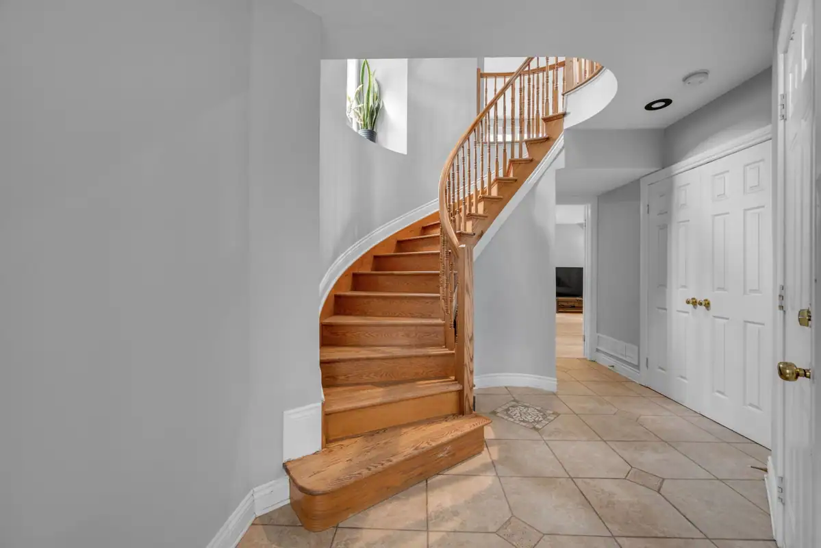 54 Castle Glen Crescent photo 4