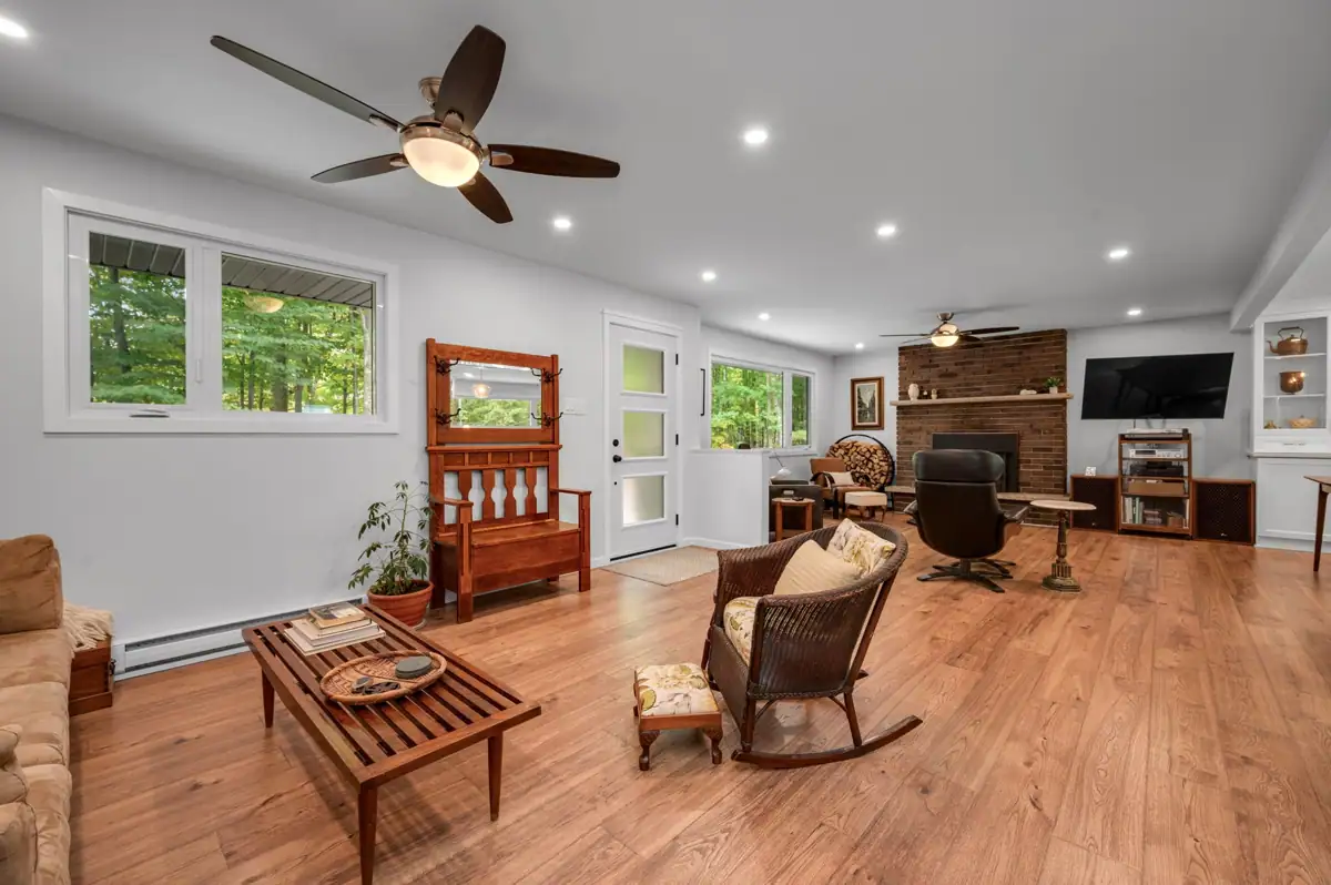 1679 Century Road E photo 4